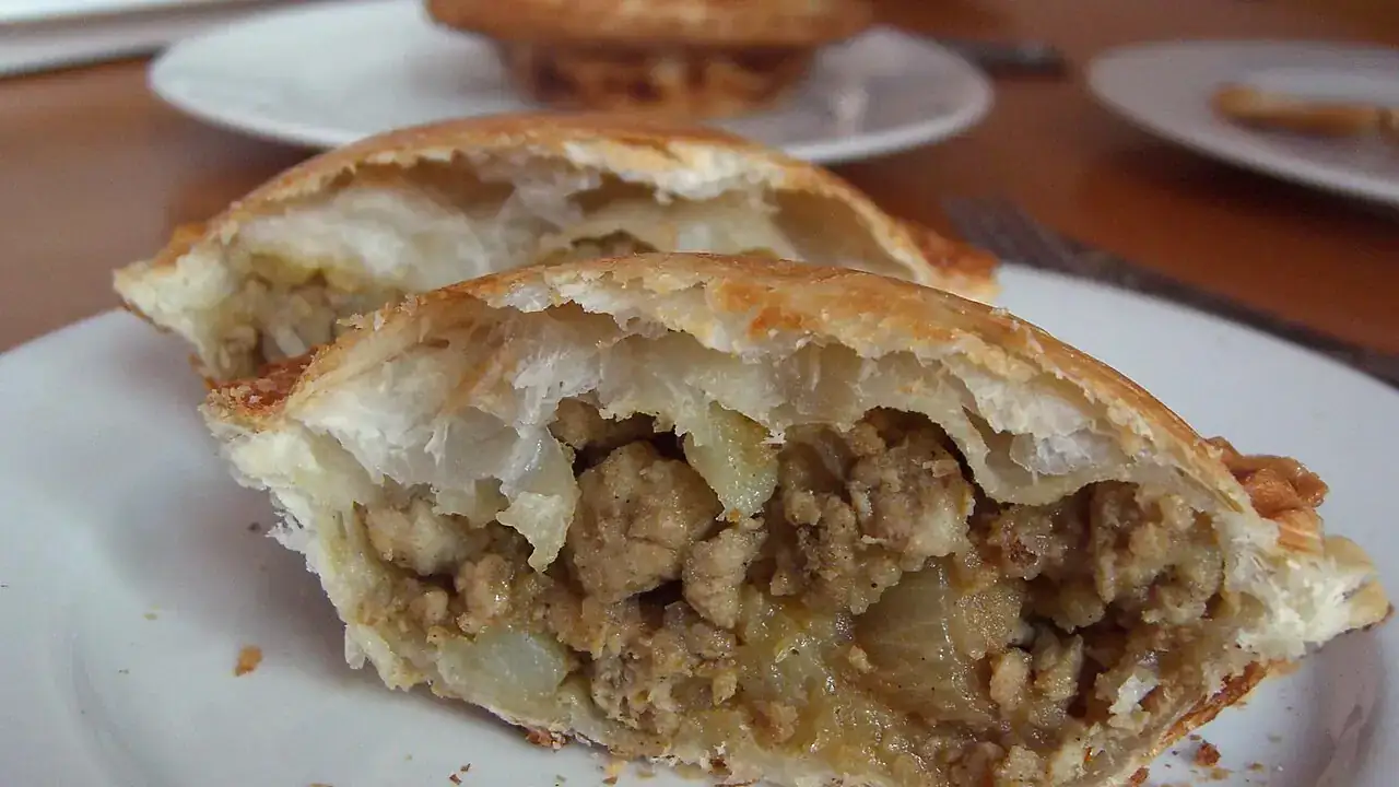 Mince pie cut open